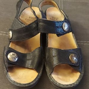 Finn Comfort black woman sandals
